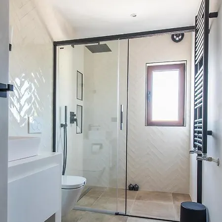 Pauline Вилла Нерха